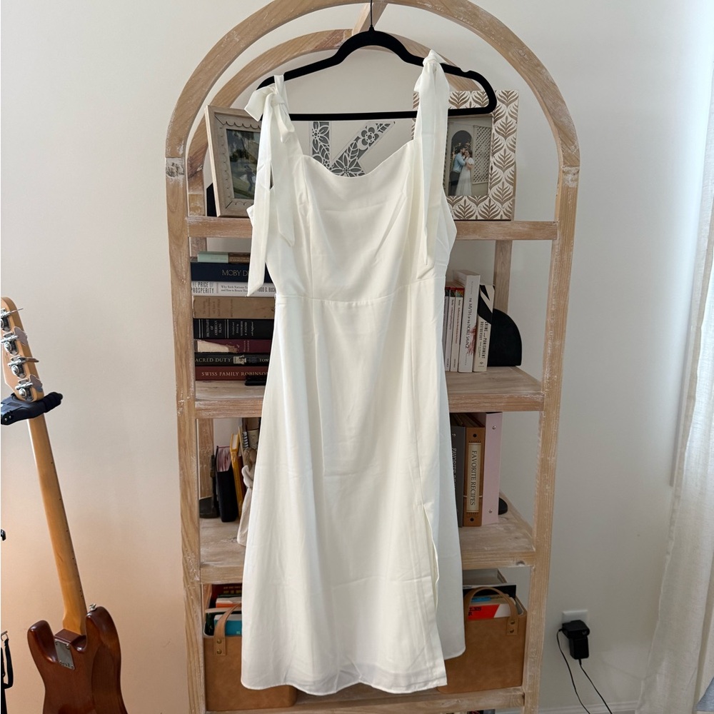 Elegant White Sleeveless Dress